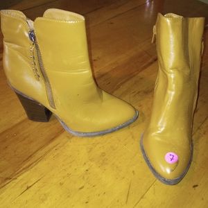 Light brown boots with heels size 7